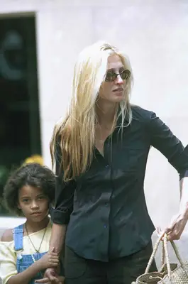 Carolyn Bessette walking on Madison Avenue with a little girl
