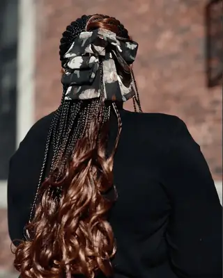 13 Half-Up, Half-Down Claw Clip Frisurer til dit It-Girl Moment