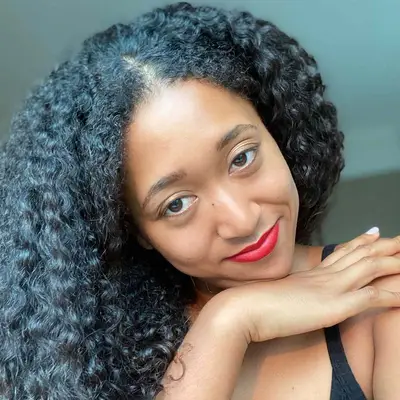 naomi osaka wearing curly hair