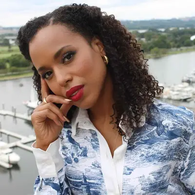 kerry washington wearing curly hair