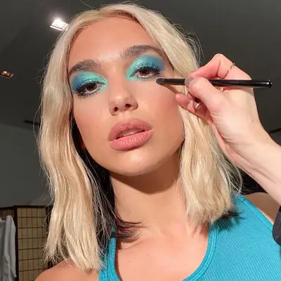 Dua Lipa skunk blonde bob