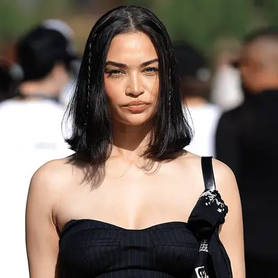 Shanina Shaik box bob haircut, zoomed in