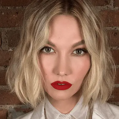 Hannah Godwin with a champagne blonde blowout