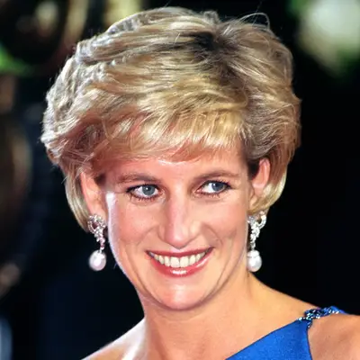 Princess Di teases her roots for extra body at the crown