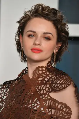 Joey King curly pixie