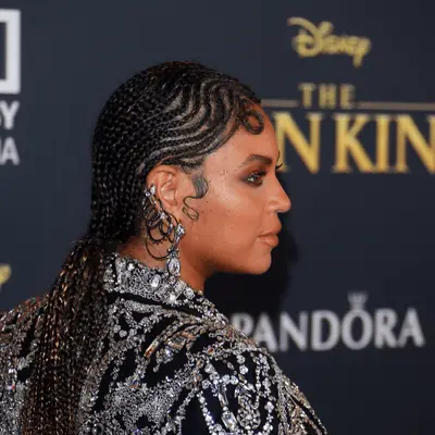 beyonce wearing long swirled cornrows hairstyle