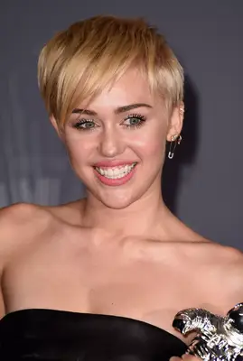 Miley Cyrus with blonde pixie at 2014 MTV Video Music Awards