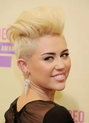 Miley Cyrus with an undercut at the 2012 MTV Video Music Awards