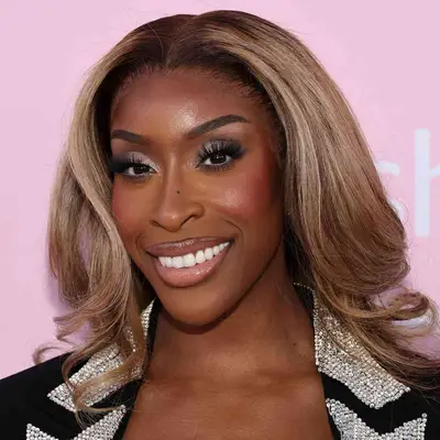 Jackie Aina wears ashy brown hair to the Victoria