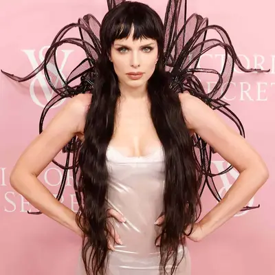 Julia Fox with ultra-long mermaid shullet