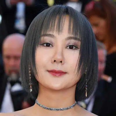 A Cannes Festival guest wore a straight layered mullet-bob in a dark gray hue