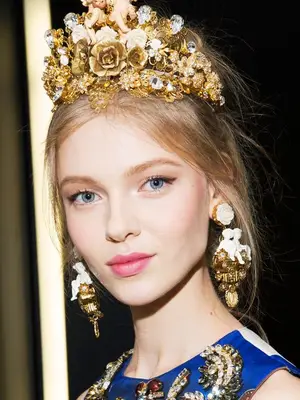 statement earrings hairstyles: woman with crown and earrings