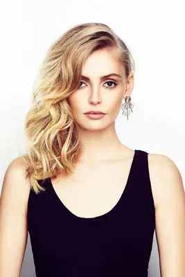 statement earrings hairstyles: woman with side swept hair