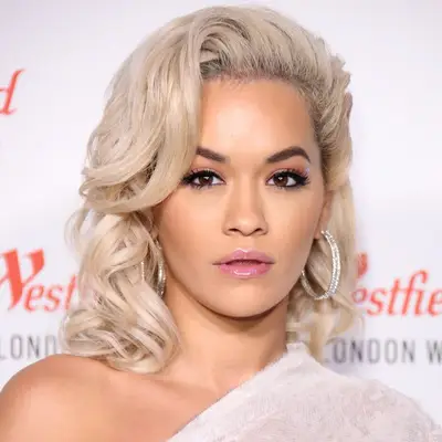 Rita Ora wears a curled platinum long bob hairstyle with subtle side-swept bangs at the 2018 Westfield London