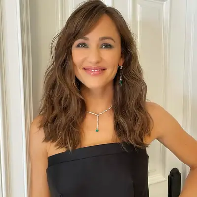 Close up of Scarlett Johansson with a long pixie cut