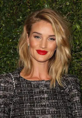 Rosie Huntington-Whitely with a shaggy wavy lob