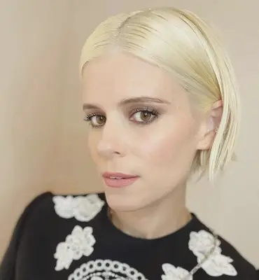 Kate Mara with platinum bob 