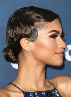 Zendaya sculpted 1920