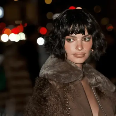 Emily Ratajkowski with tousled 1920