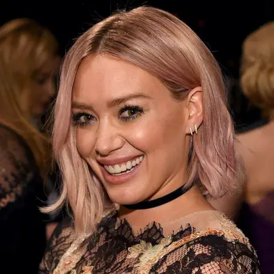 Hilary Duff in lace outfit and black choker with choppy Rose Gold bob