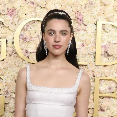Margaret Qualley vintage hairdo headband