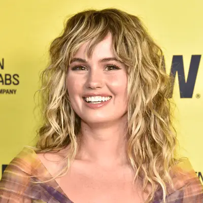 Tems long wispy bands and balayage