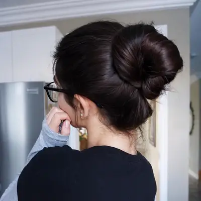 Close up of the back of a woman