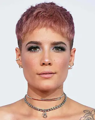 Halsey with a short pink crop hairstyle on the red carpet