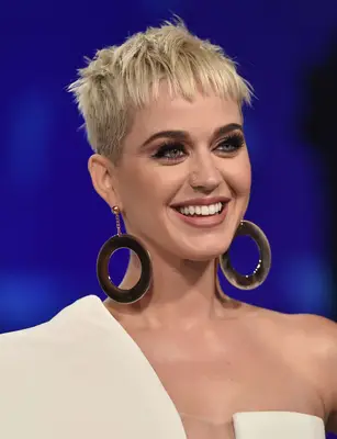 Katy Perry with a cropped blonde pixie hairstyle and micro-fringe on the red carpet
