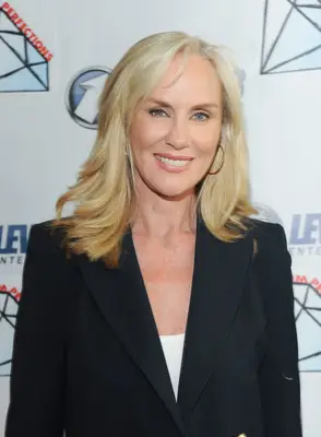 Rachelle Carson with straight hair and voluminous ends