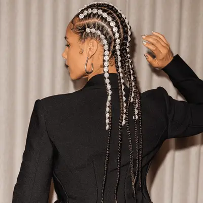 Alicia Keys with stitch braids with jewels, viewed from the back