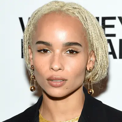 zoe kravitz wearing blonde microbraids