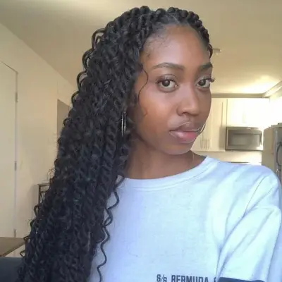 Woman with Havana twists hairstyle with a few accent curls