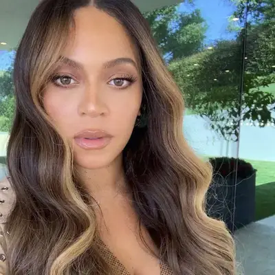 Beyoncé with brown and honey blonde balayage hair