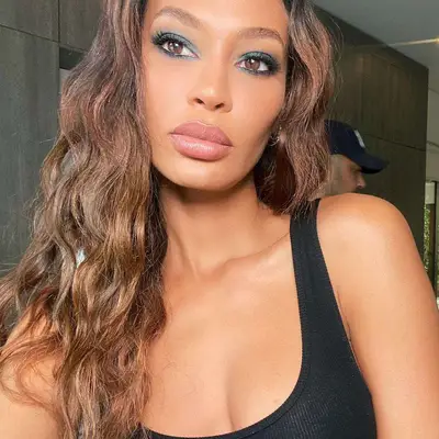 Joan Smalls with copper brown balayage hair