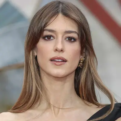 Daisy Edgar-Jones with brown and subtle blonde highlighted hair at the 2024 