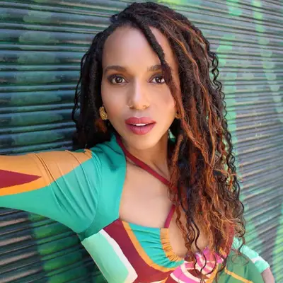 Kerry Washington with dark brown and copper red side-parted locs 