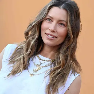 Jessica Biel with brown to blonde faded hair at the 2022 