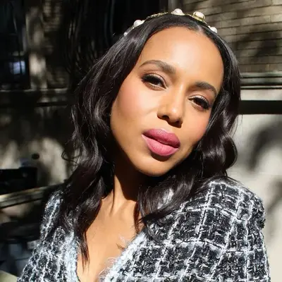 Kerry Washington with a pearly barrette 