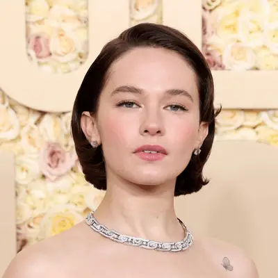 Cailee Spaeny with a bob haircut on the Golden Globes 2024 red carpet
