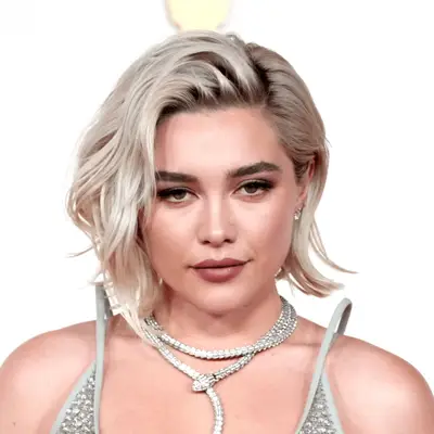 Florence Pugh with a bob on the Oscars 2024 red carpet