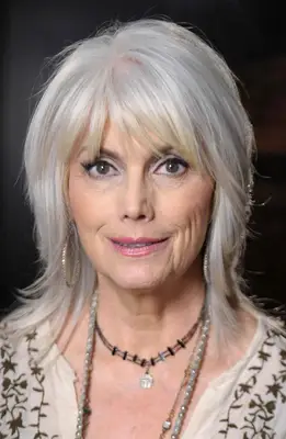 Emmylou Harris with a shag cut hairstyle and fringe