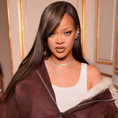 rihanna with deep side part bangs with highlights