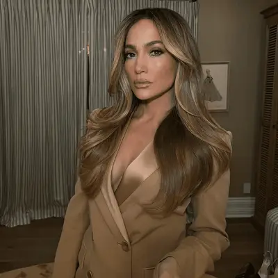jennifer lopez wearing curtain bangs and bouncy blowout