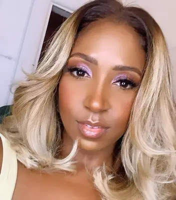 Wavy blonde lob sew-in