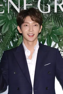 Lee Joon Gi with curtain bangs 