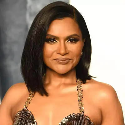 Mindy Kaling with smokey eye makeup and sleek lob at the Vanity Fair Oscar Party