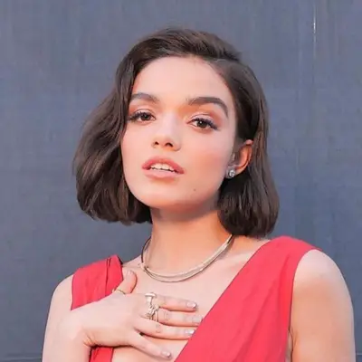 Rachel Zegler wears a wavy textured bob hairstyle