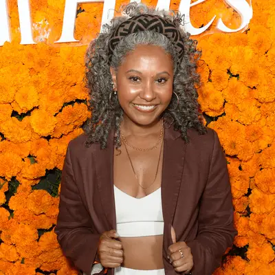 Tenille Murphy wearing gray ombré curls with headband