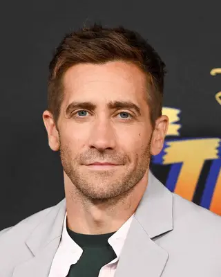 Jake Gyllenhaal with a crew cut hairstyle at the 2022 